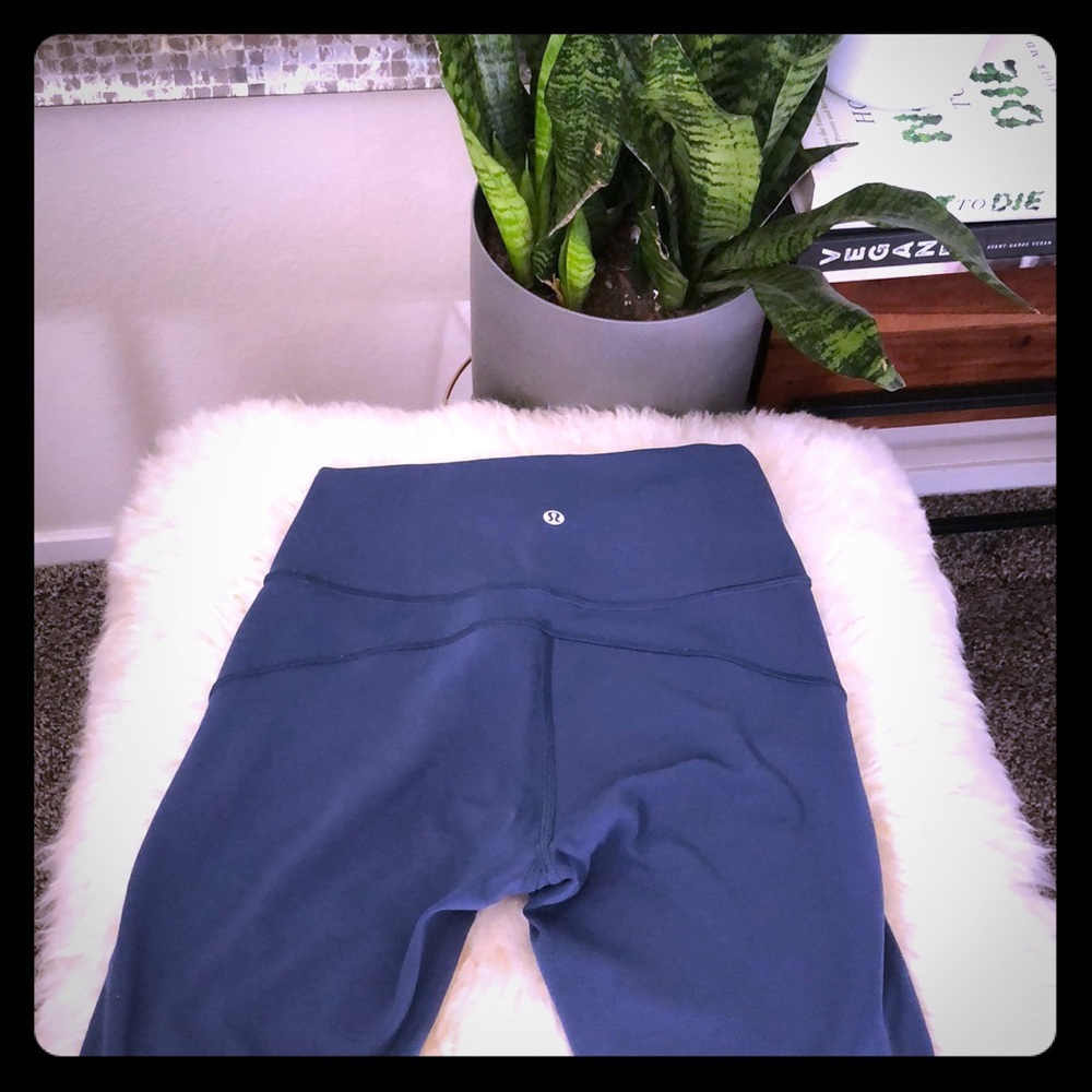 Lululemon size 6 In movement leggings